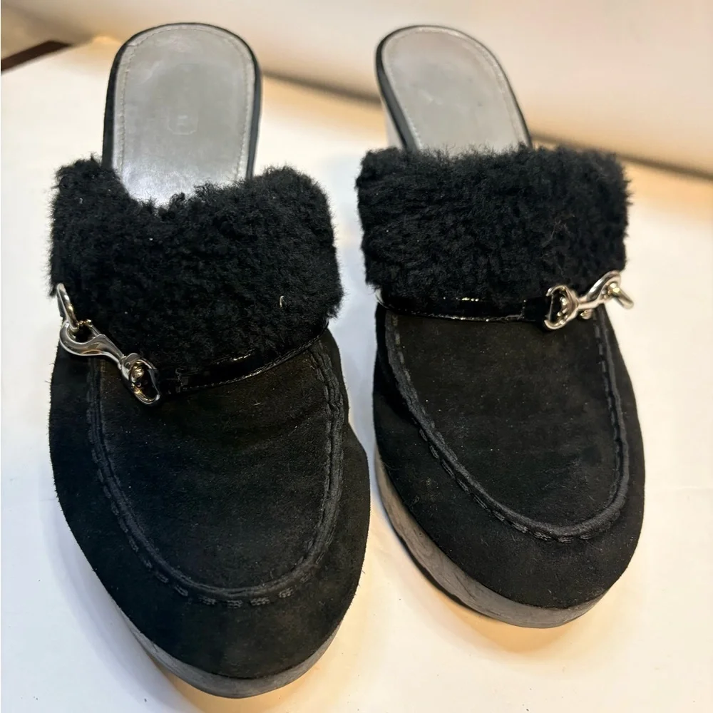 Coach Idyle Platform Mules in Black Suede and Faux-Shearling with Chain - Picture 2 of 16